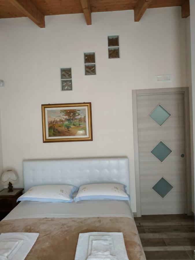 B&B Tra I Mari Del Salento Lecce Exterior foto