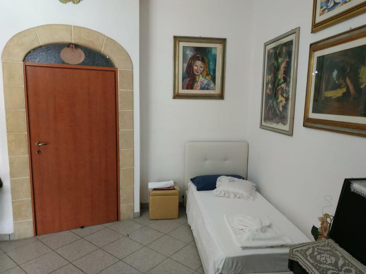 B&B Tra I Mari Del Salento Lecce Exterior foto